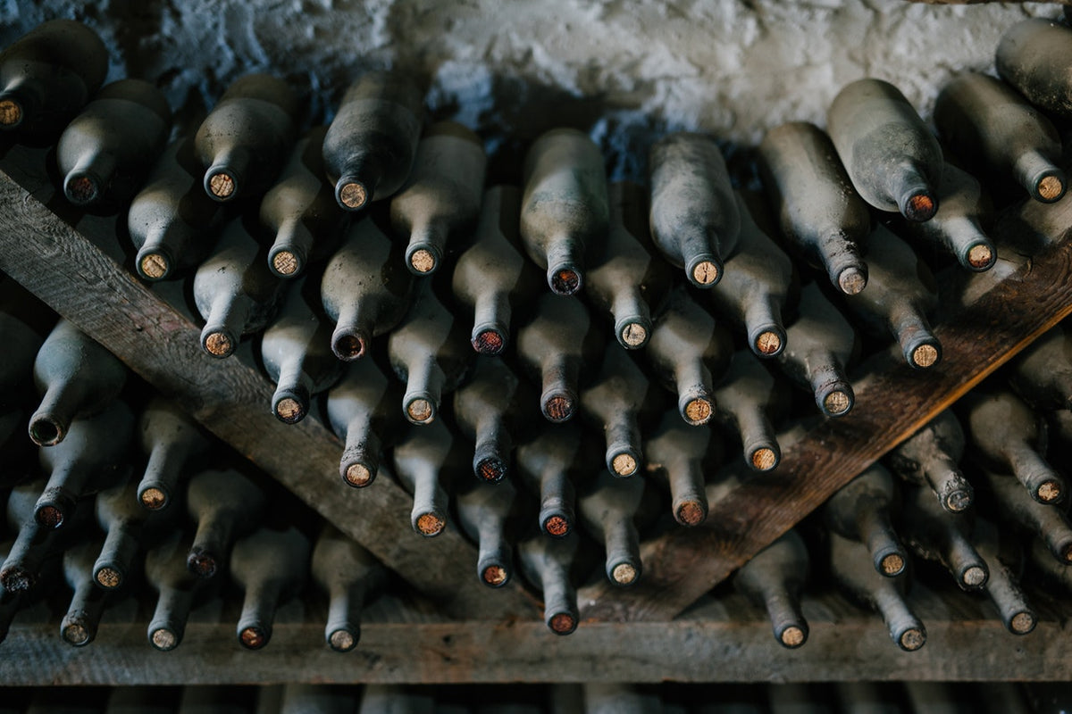 Sollte man Wein stehend oder liegend lagern?